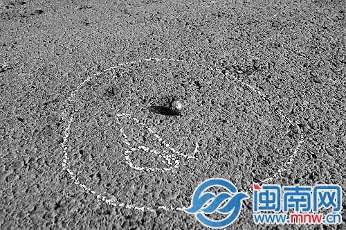 爆炸后，現(xiàn)場散落的鋼珠