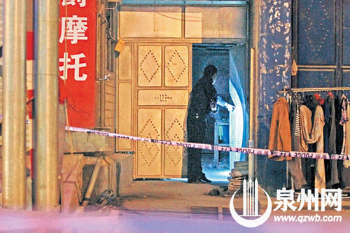 民警正在勘測