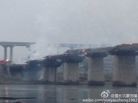重慶濯水古鎮(zhèn)風(fēng)雨廊橋火災(zāi)現(xiàn)場(chǎng)1