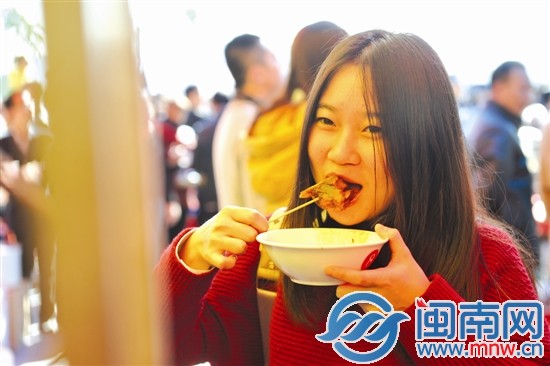 郭小姐吃得太開心