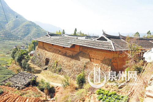 聚斯樓已有641歲，現(xiàn)存夯土墻為明洪武五年建造。
