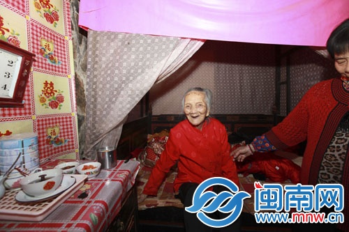 童謠唱著唱著，黃阿婆笑了