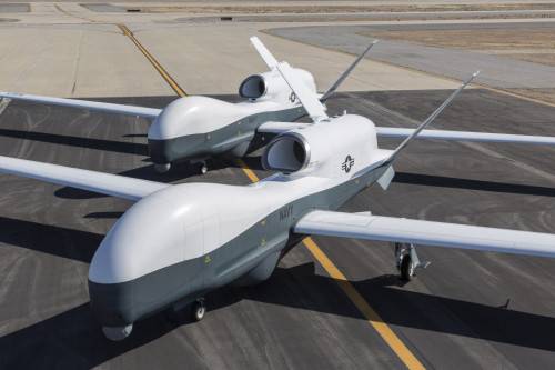兩架RQ-4C無人偵察機合影