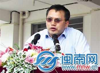 去年5月，李曙峰和弟弟捐資100萬(wàn)，成立玉振教育基金