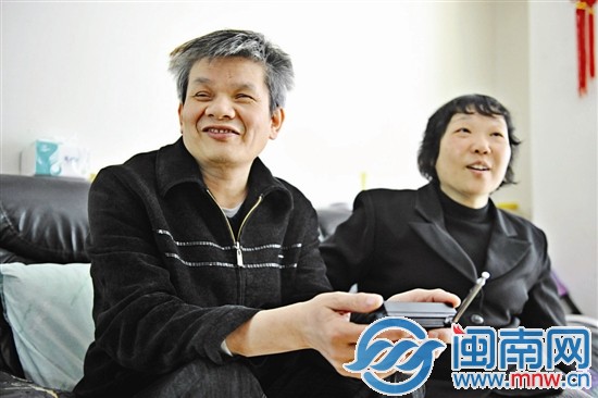 雖然生活不易，但老兩口互相照顧，面對(duì)生活也很樂觀