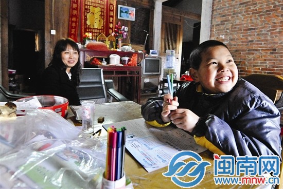 生活雖然困苦，一家人樂觀面對