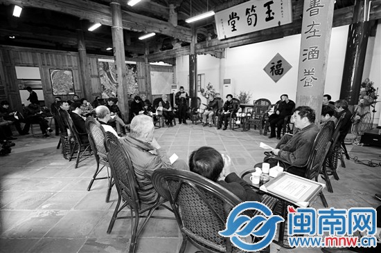 來(lái)自建筑界和文史界的二十多位專(zhuān)家學(xué)者齊聚一堂，聊