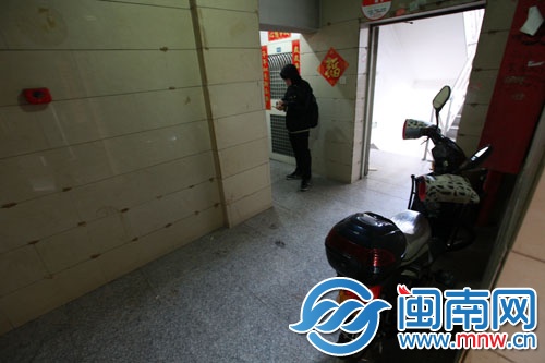 林女士在家門口停電動車時，遭遇歹徒襲擊