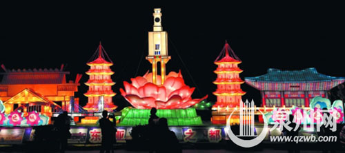 “東亞文化之都”主題花燈亮相，吸引市民拍照留念。