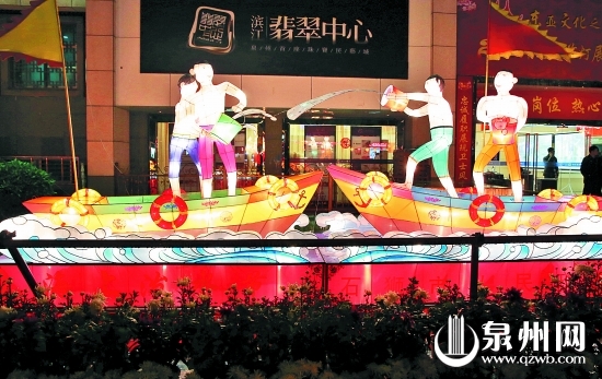 海上潑水，多熱鬧