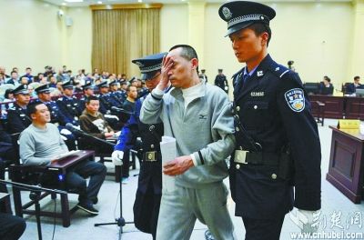 劉漢等36人涉黑案歷經(jīng)17天審理，一審全部休庭。