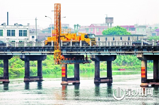 橋梁檢測(cè)作業(yè)車上陣檢測(cè)