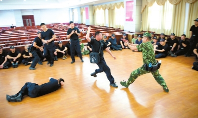 南安警方開(kāi)展武器警械使用專(zhuān)項(xiàng)培訓(xùn)