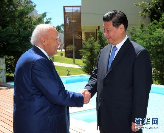 中國國家主席習近平在希臘羅德島會見希臘總統(tǒng)帕普利