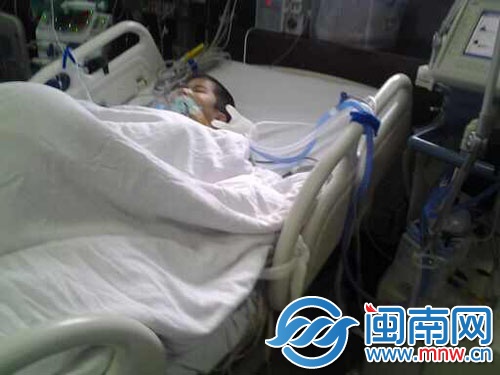 小少航住進重癥病房，醫(yī)院下了病危通知